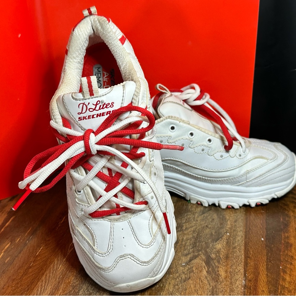 Sketchers D’Lites Air Cooled Memory Foam Sneakers SZ 7.5 Women’s